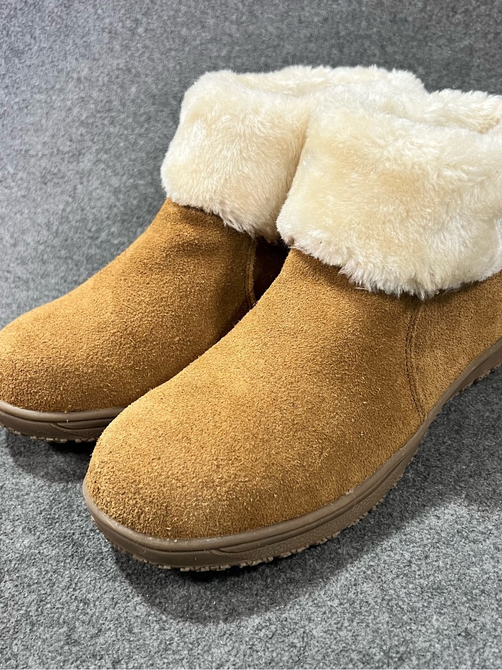 Minnetonka Southtown Suede Water Resistant Ankle Boots Women’s Size 8